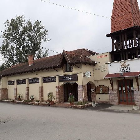 Tavi Panzio Es Etterem Bed and Breakfast Veresegyház Exteriör bild