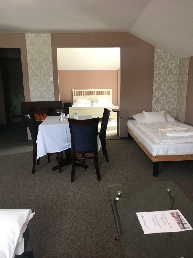 Tavi Panzio Es Etterem Bed and Breakfast Veresegyház Exteriör bild