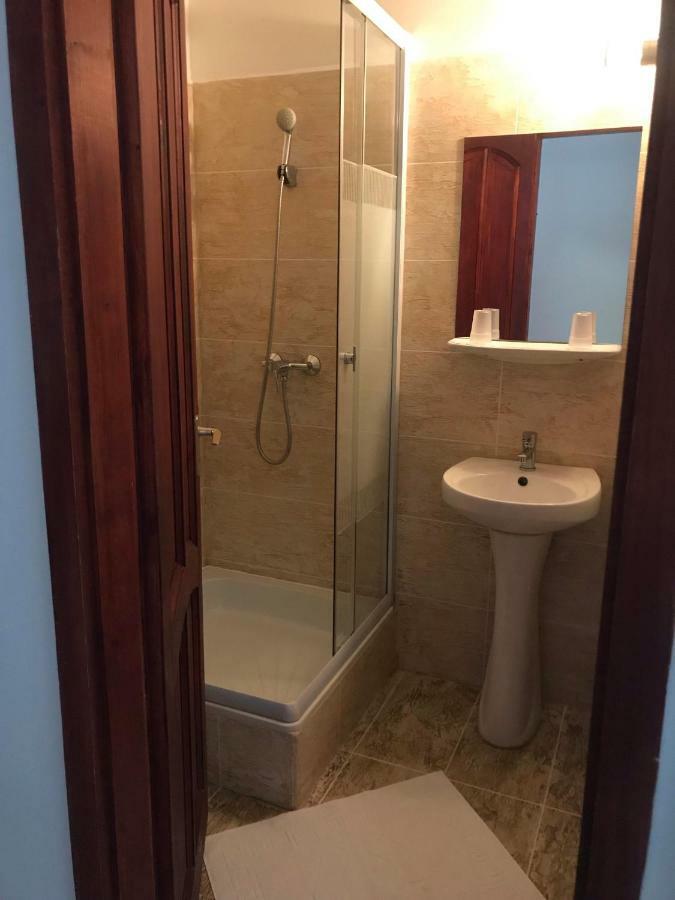 Tavi Panzio Es Etterem Bed and Breakfast Veresegyház Exteriör bild