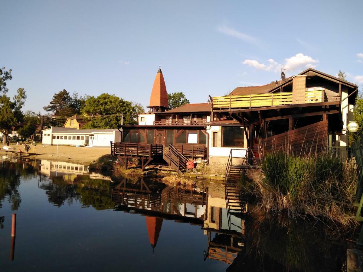Tavi Panzio Es Etterem Bed and Breakfast Veresegyház Exteriör bild