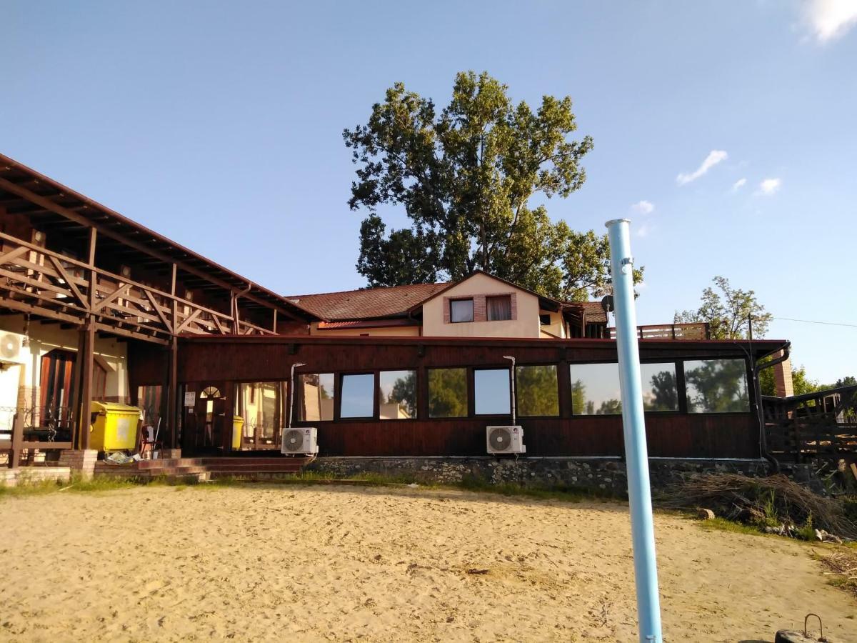 Tavi Panzio Es Etterem Bed and Breakfast Veresegyház Exteriör bild