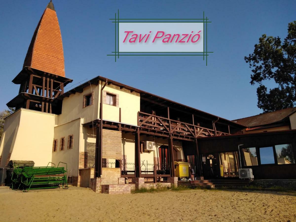 Tavi Panzio Es Etterem Bed and Breakfast Veresegyház Exteriör bild