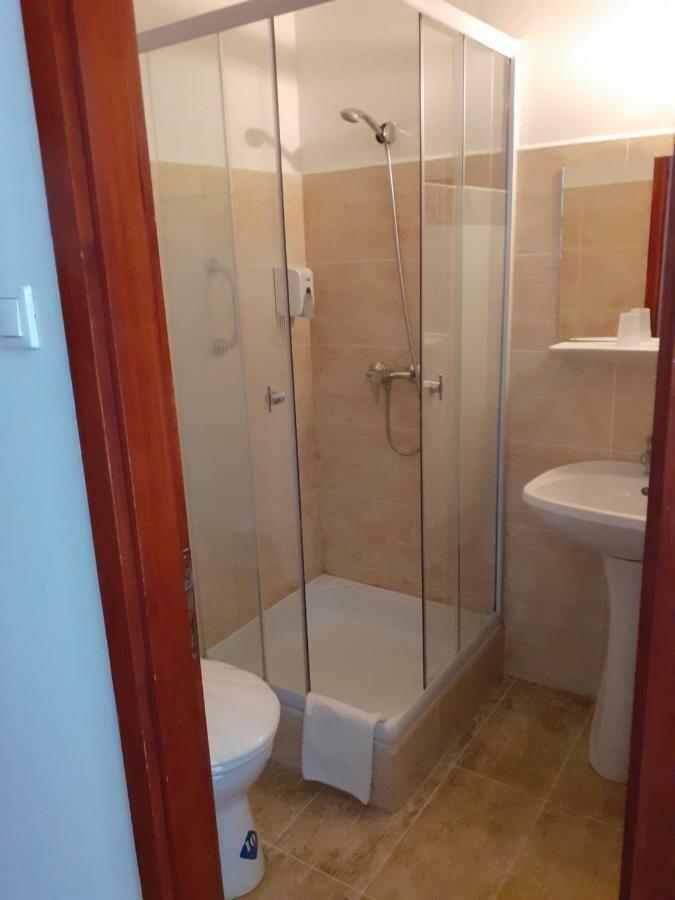 Tavi Panzio Es Etterem Bed and Breakfast Veresegyház Exteriör bild